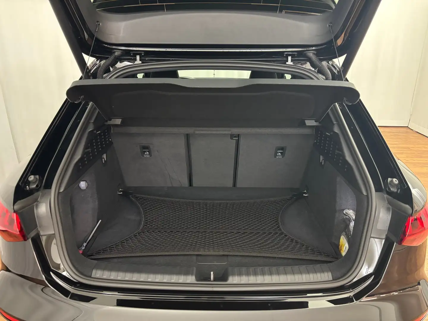 Vehicle image, number 9