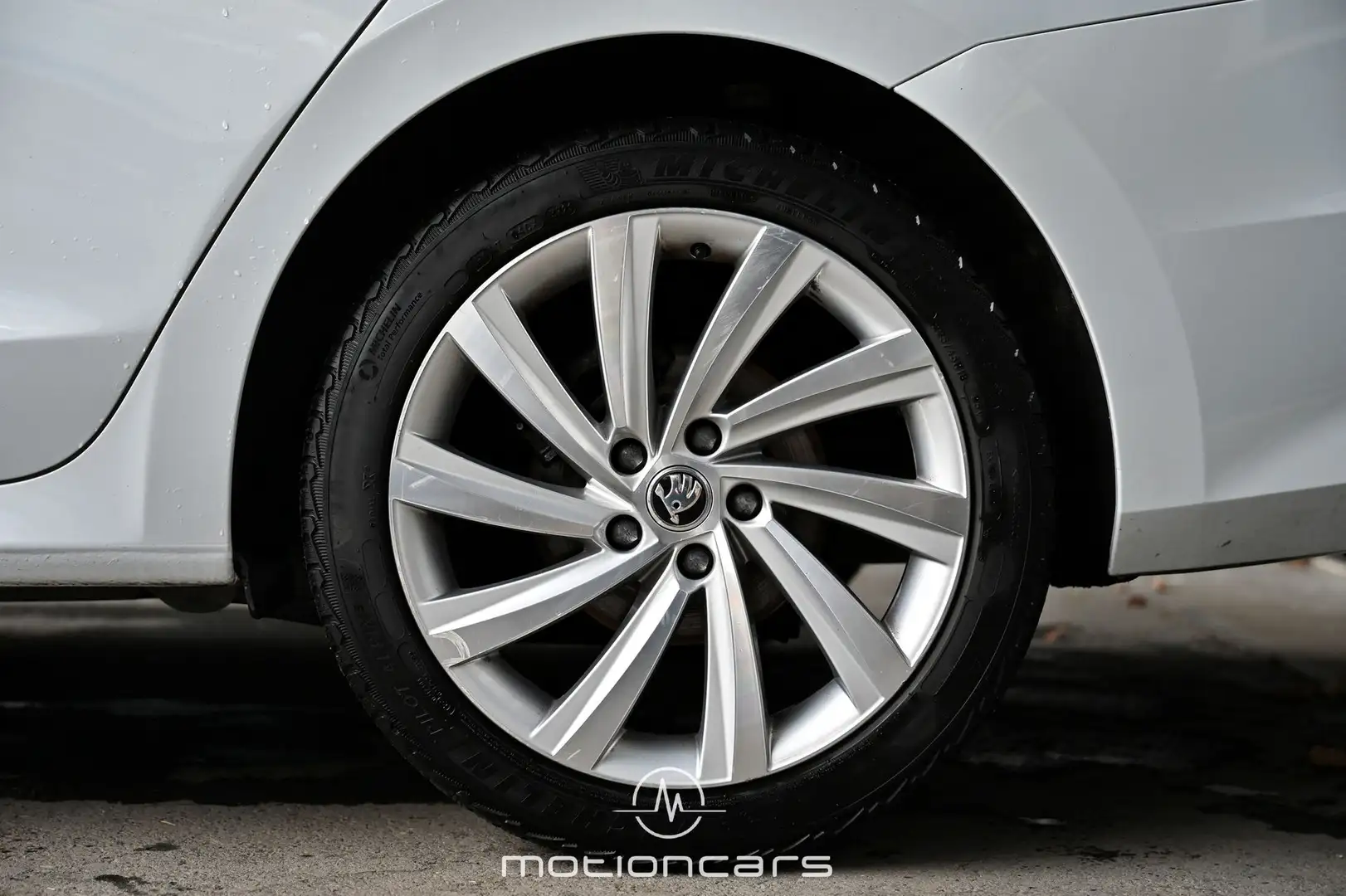 Vehicle image, number 8
