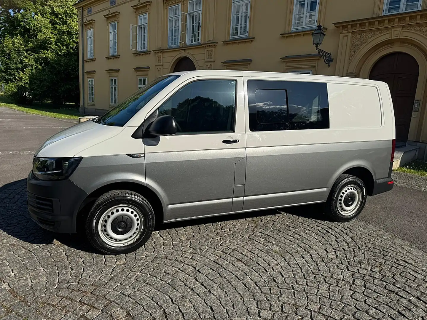 Vehicle image, number 4