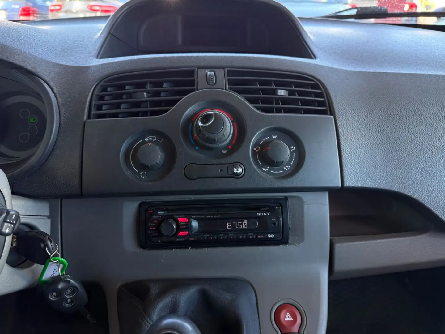 Vehicle image, number 12