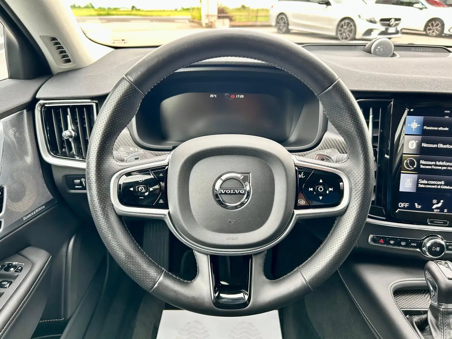 Vehicle image, number 12