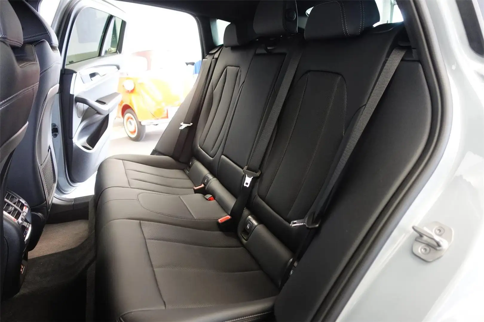 Vehicle image, number 9