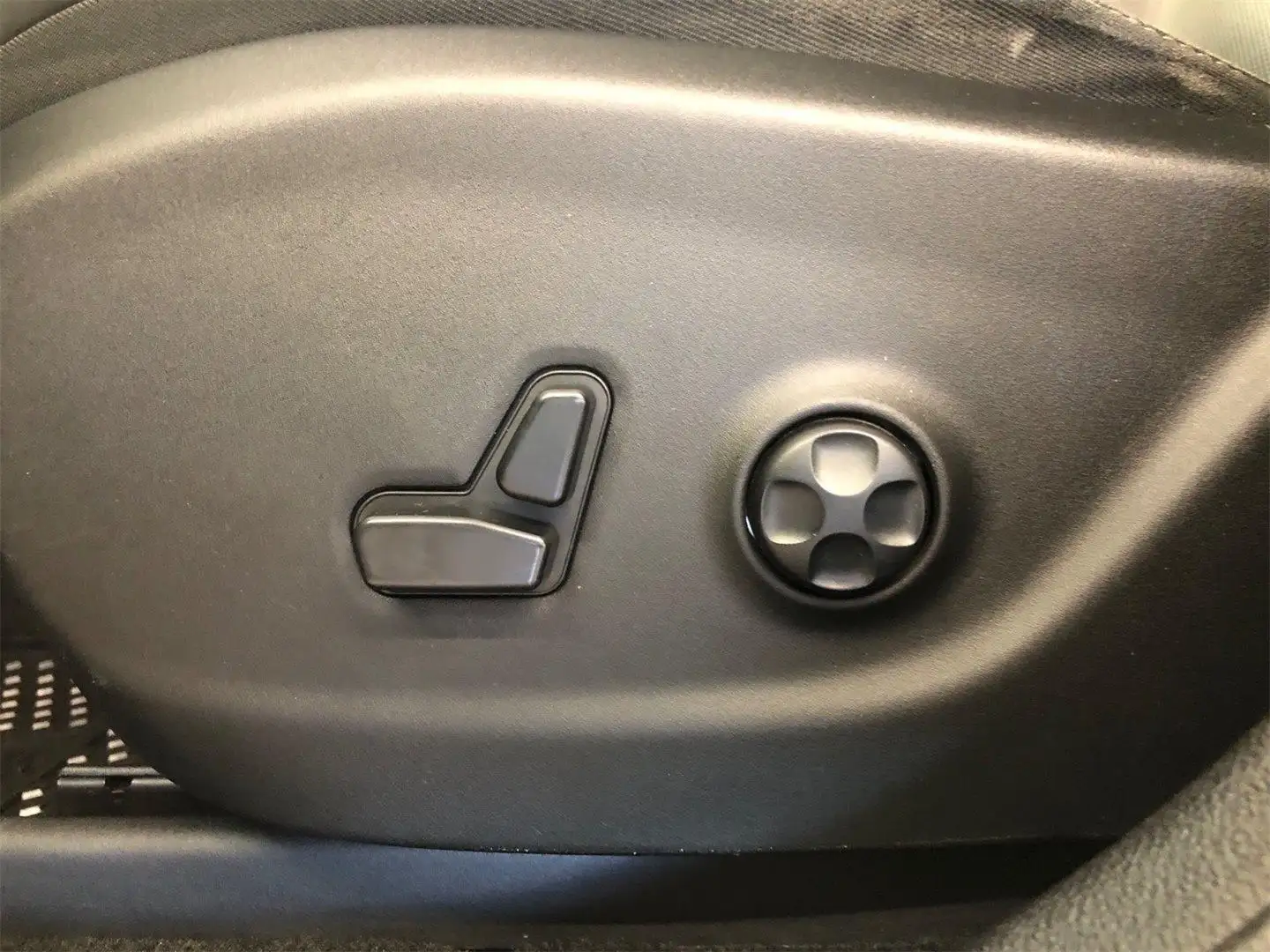Vehicle image, number 6