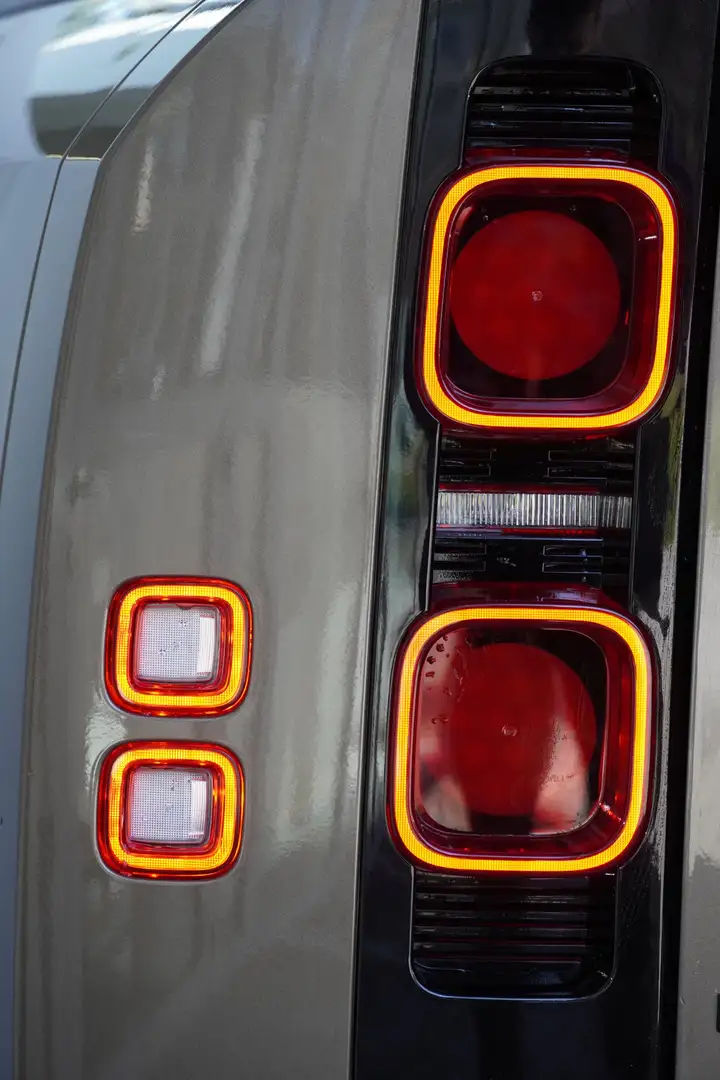 Vehicle image, number 12