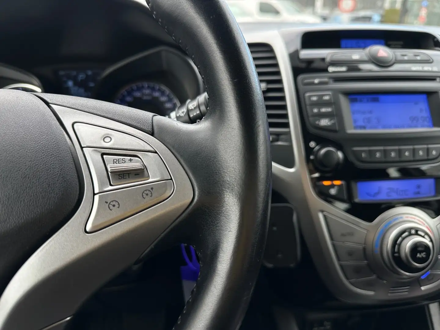 Vehicle image, number 19