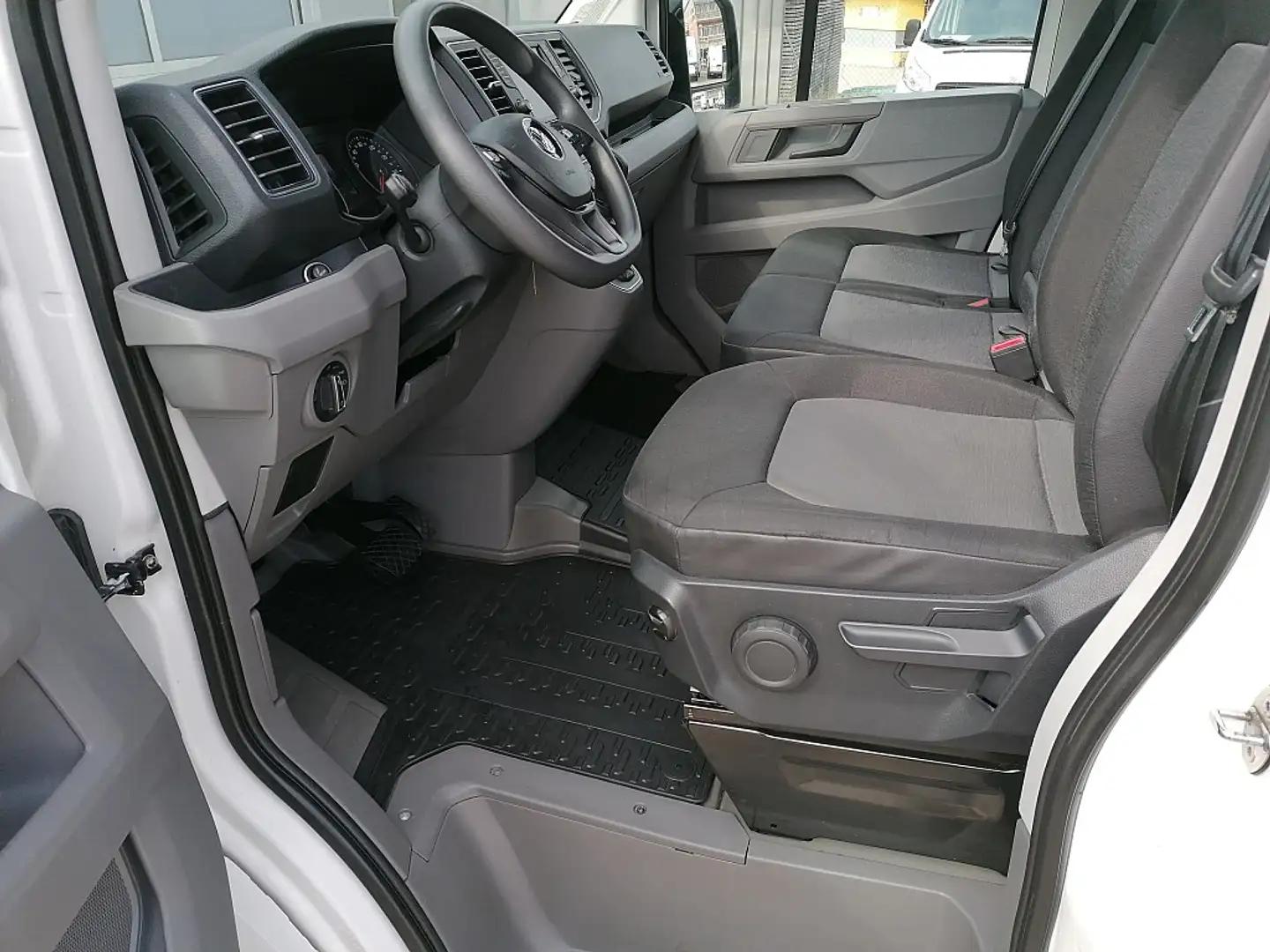 Vehicle image, number 8