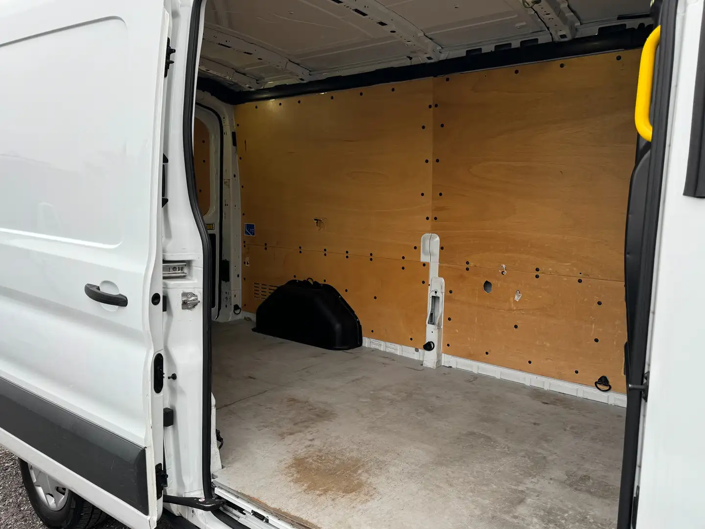Vehicle image, number 6