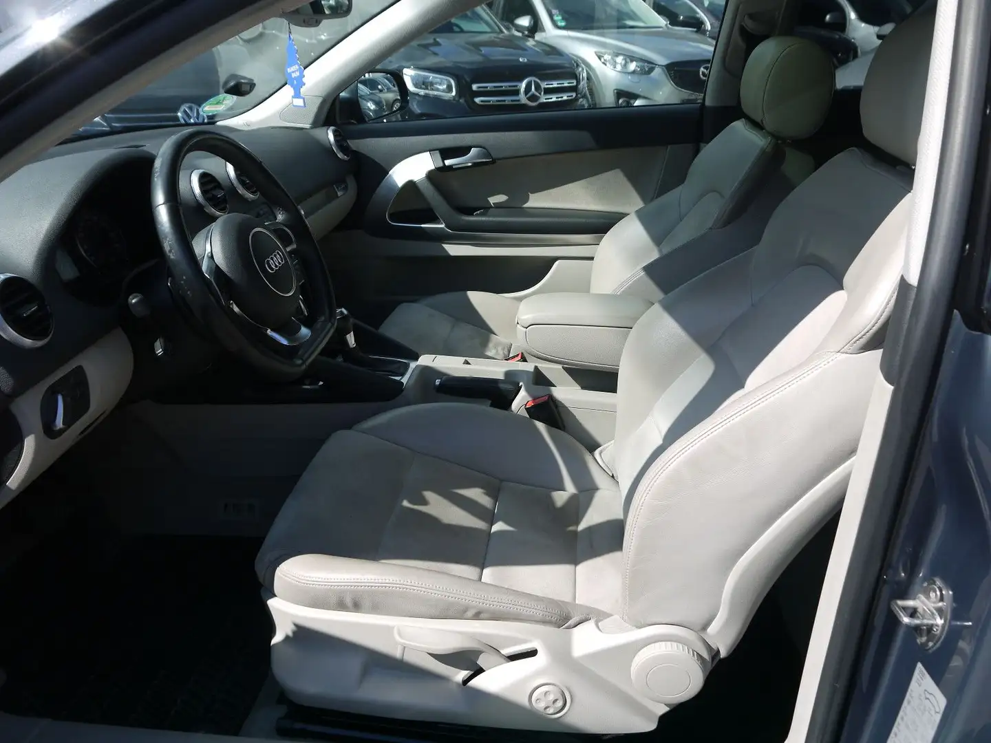 Vehicle image, number 12