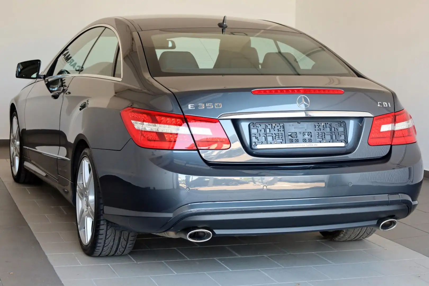Vehicle image, number 8