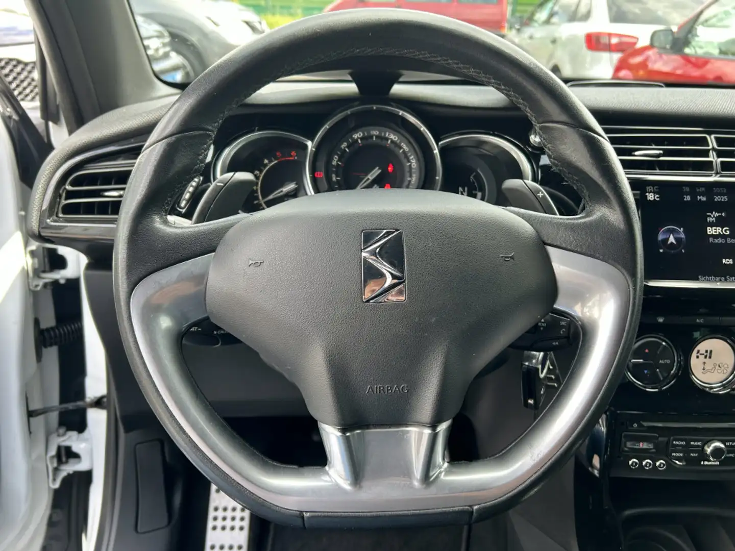 Vehicle image, number 13