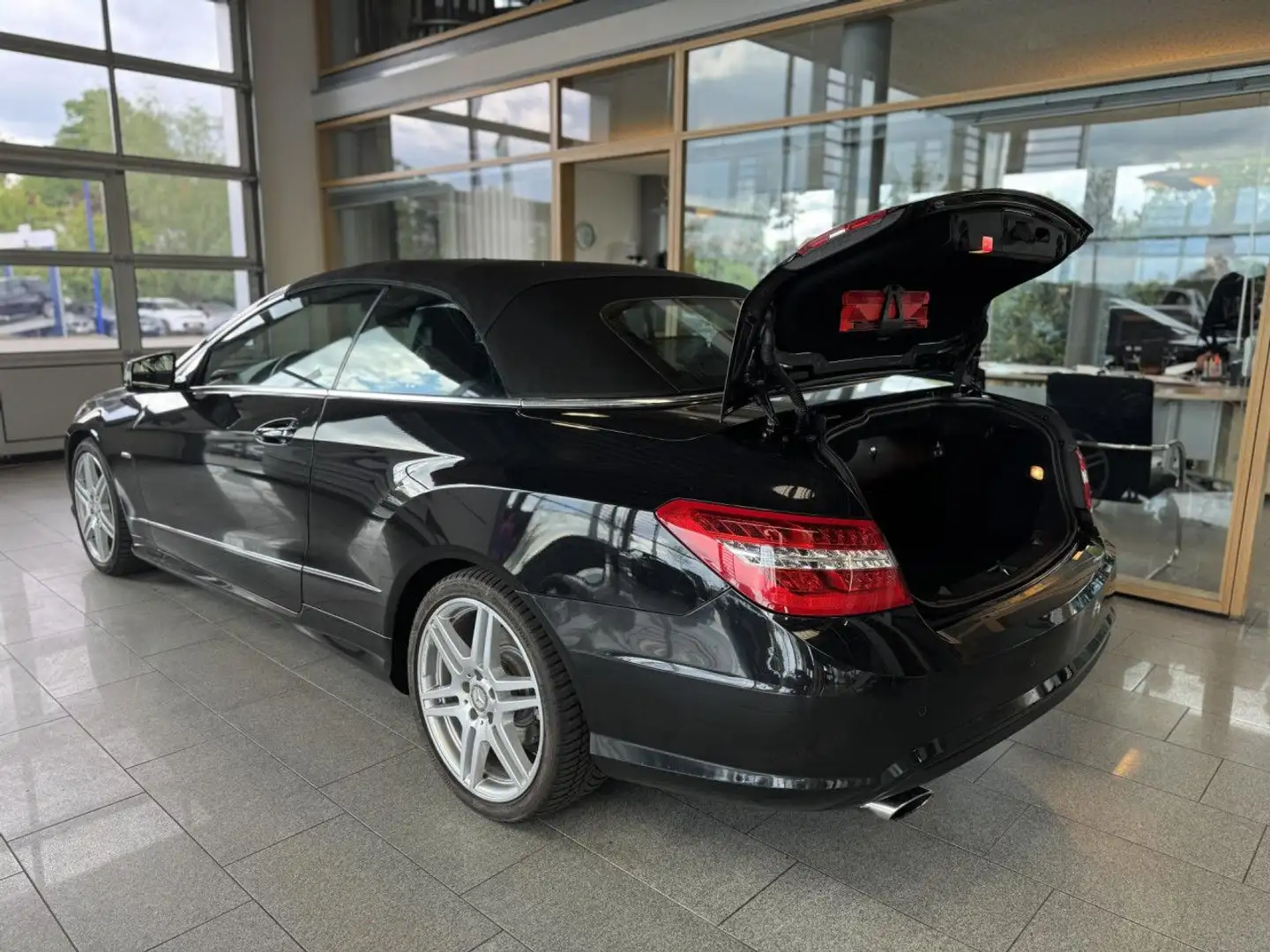 Vehicle image, number 9