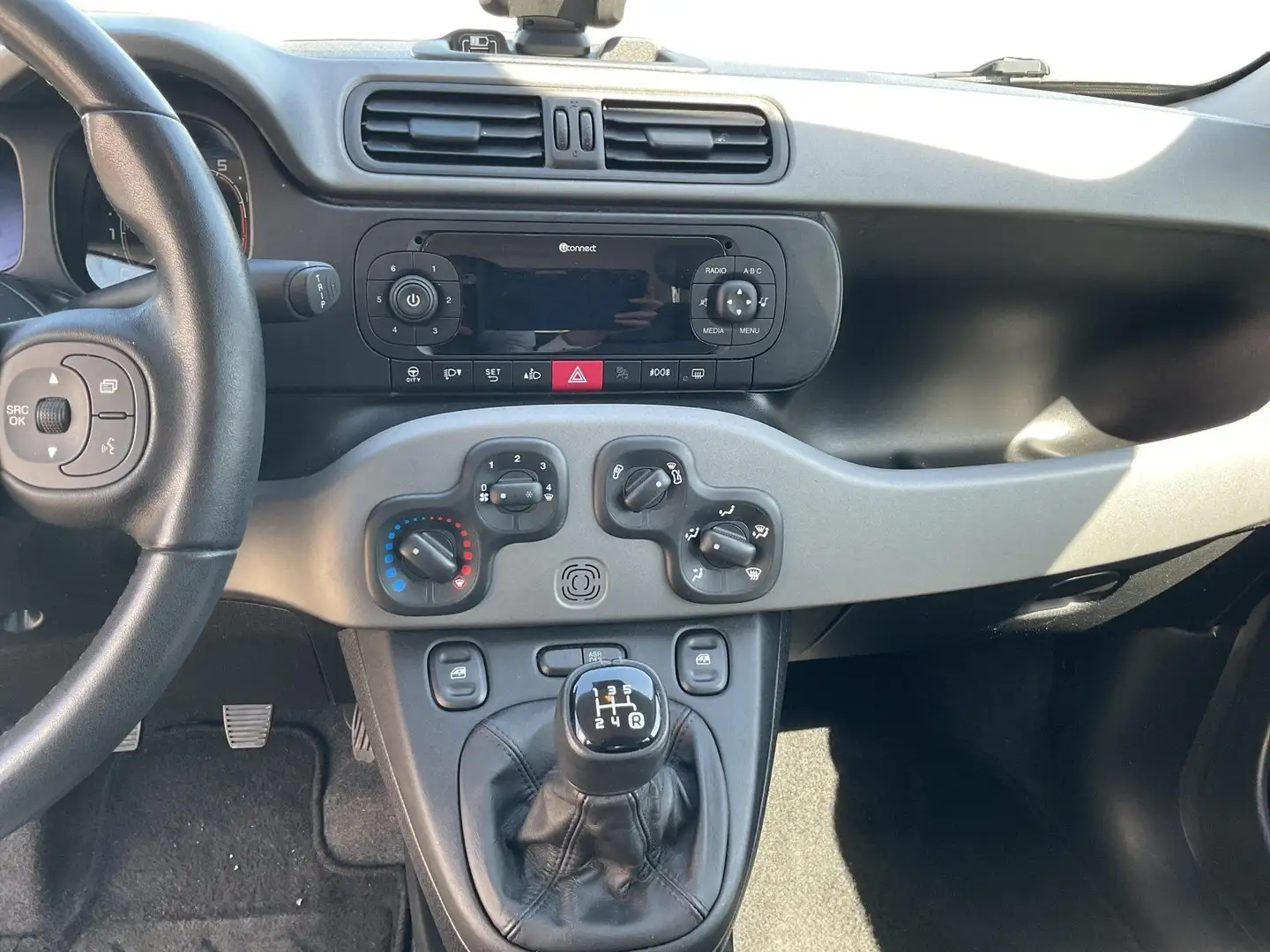 Vehicle image, number 12