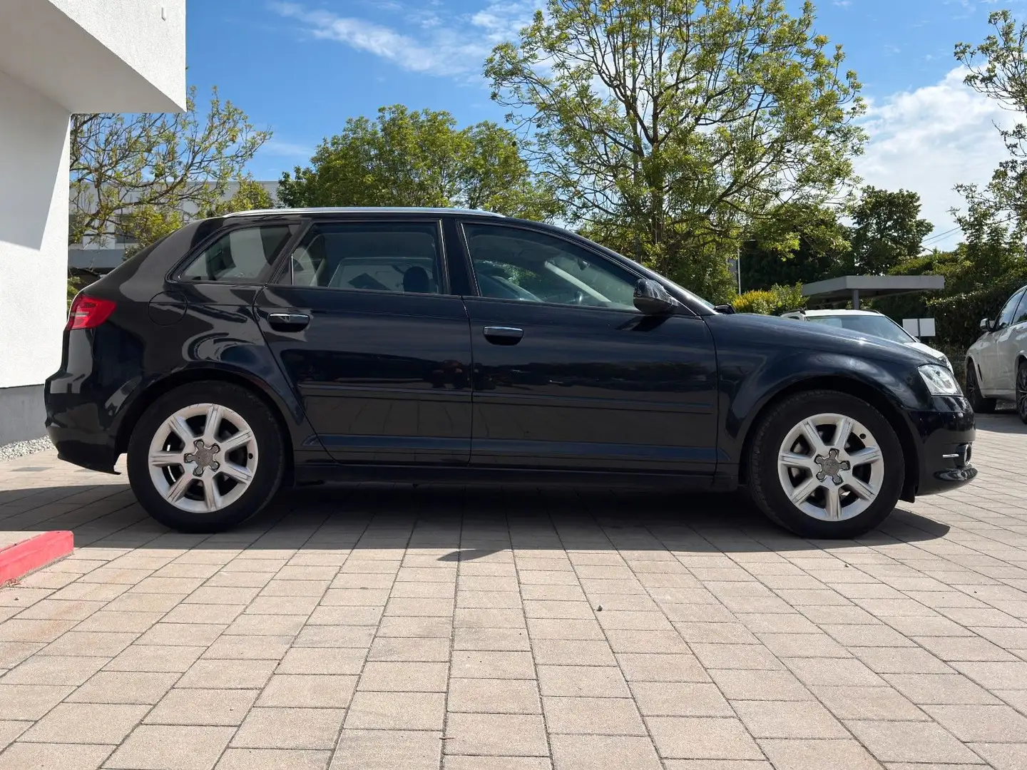 Vehicle image, number 6