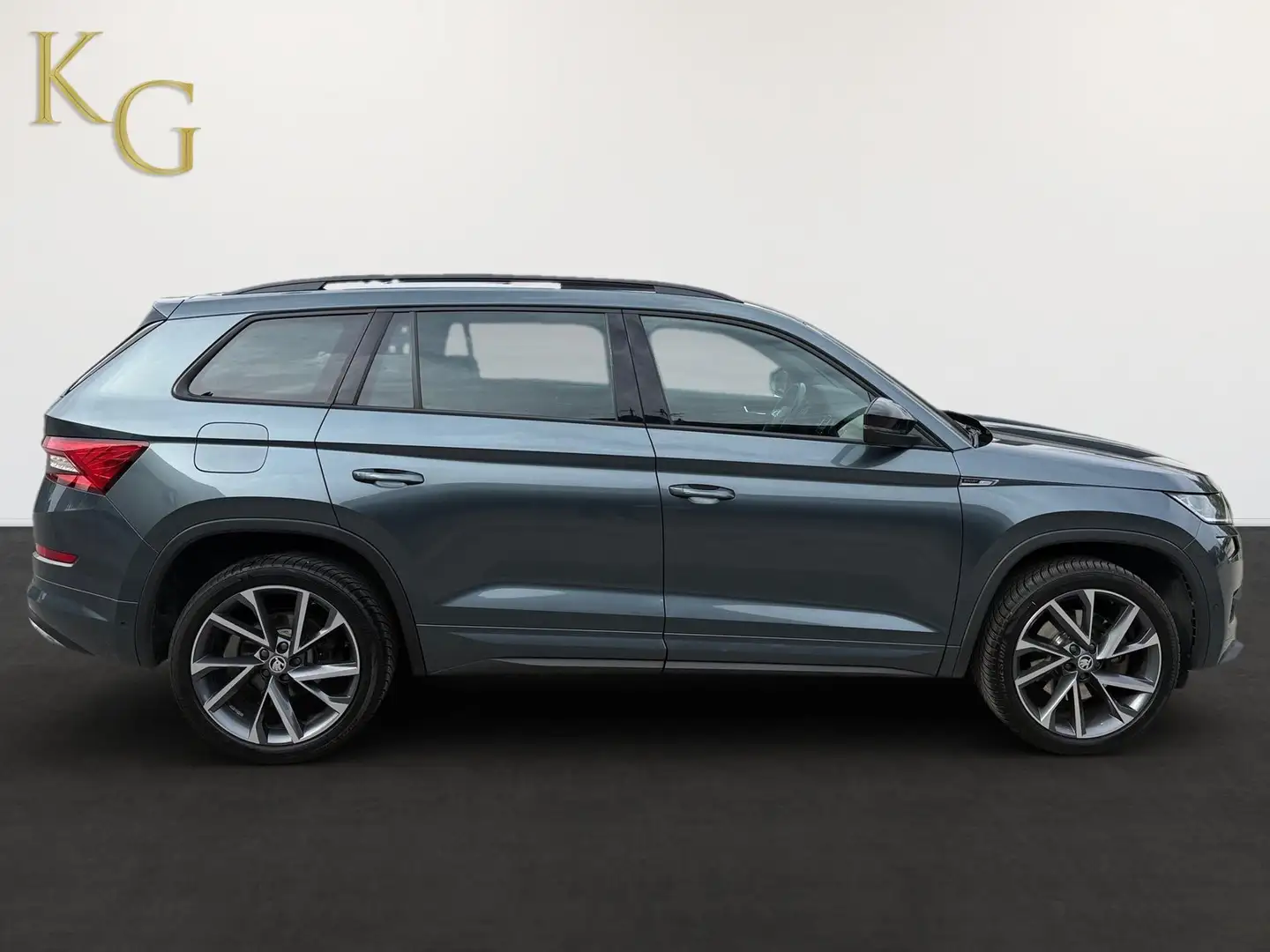 Vehicle image, number 9