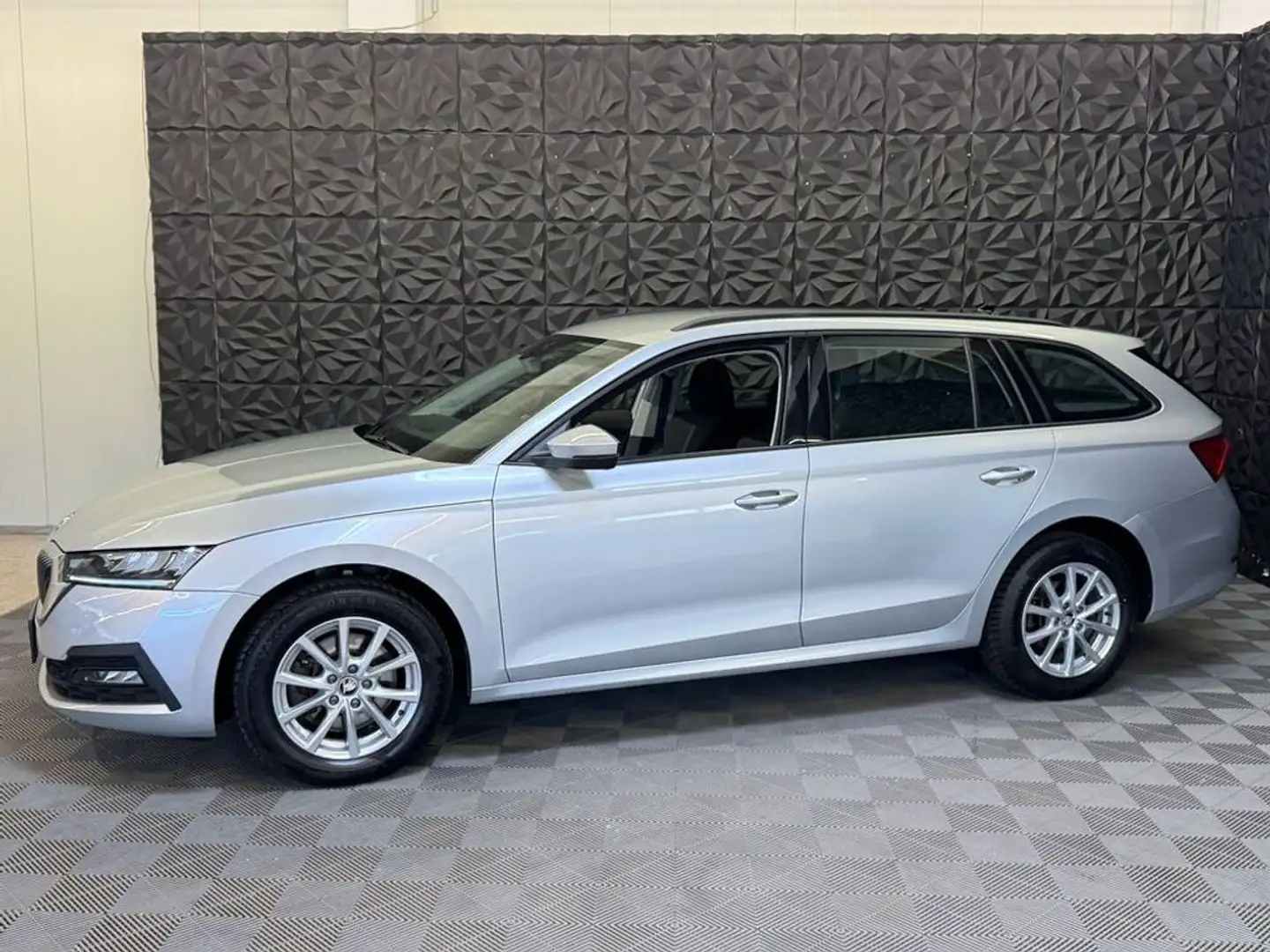 Vehicle image, number 8