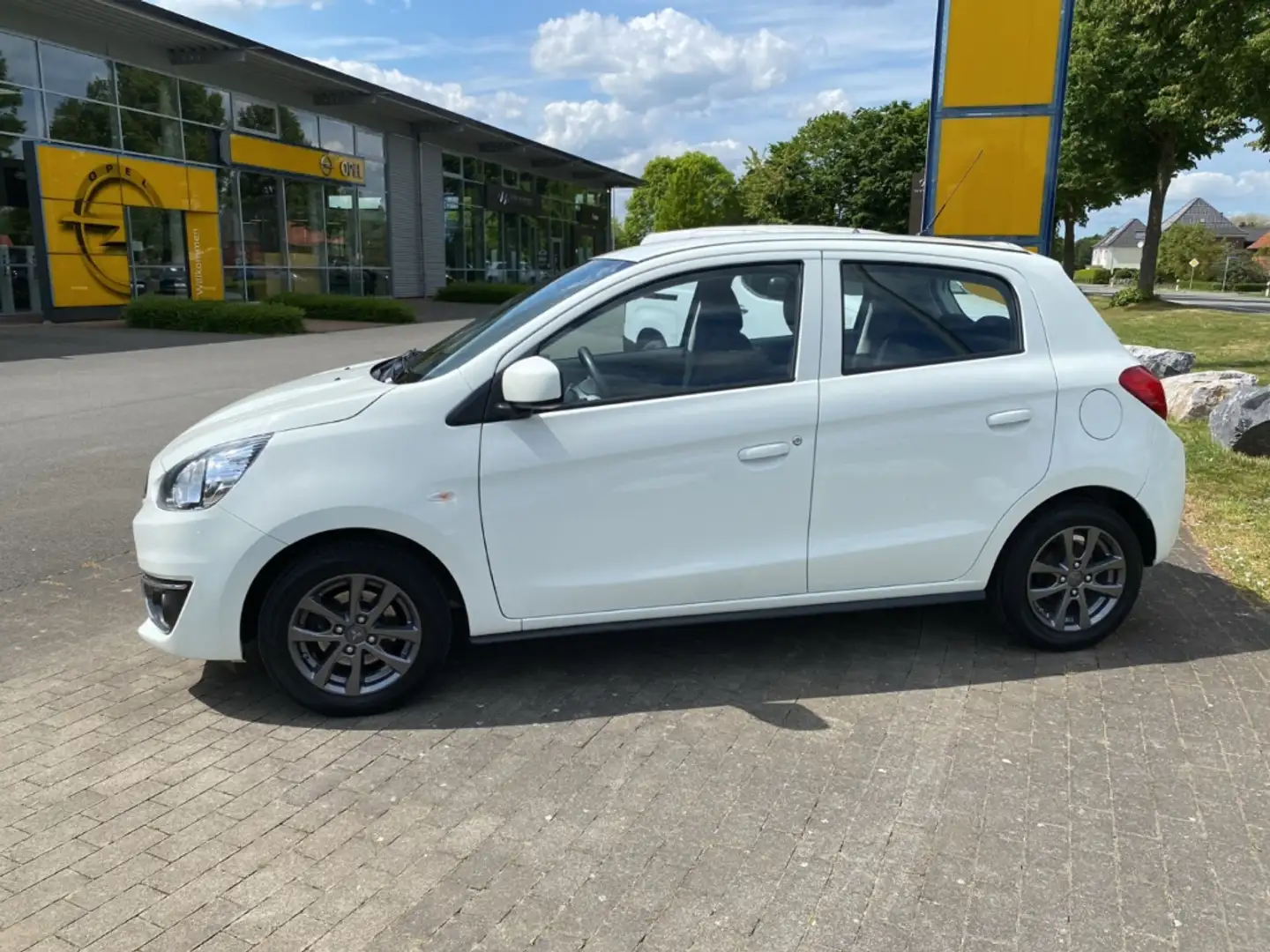 Vehicle image, number 15