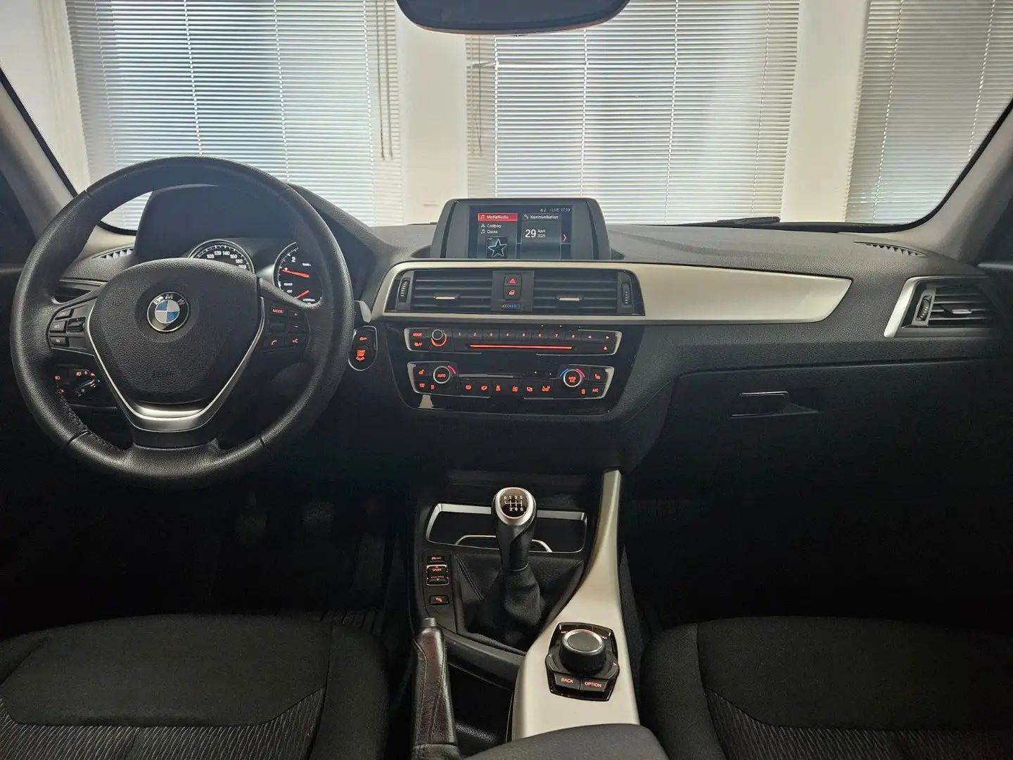 Vehicle image, number 19