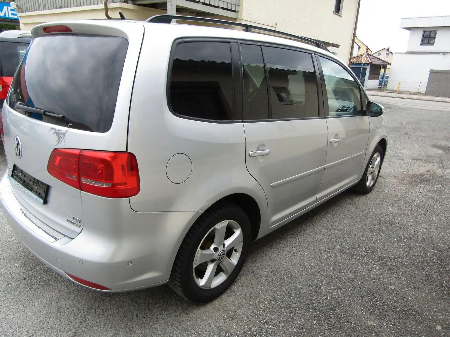 Vehicle image, number 4