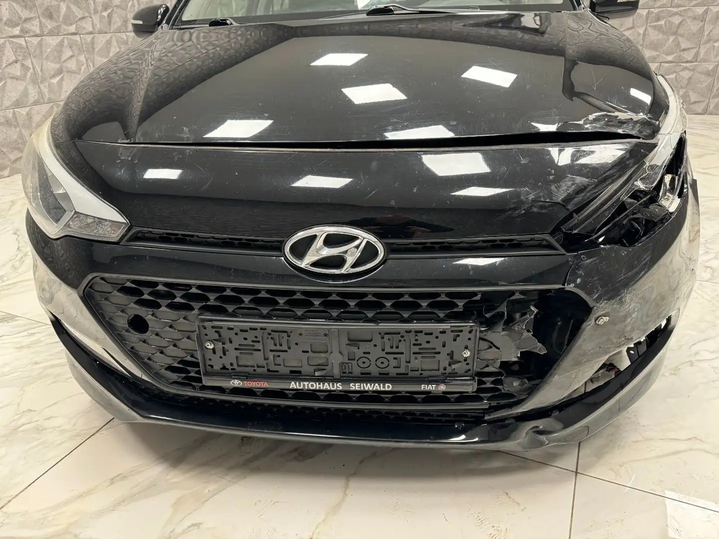 Vehicle image, number 9