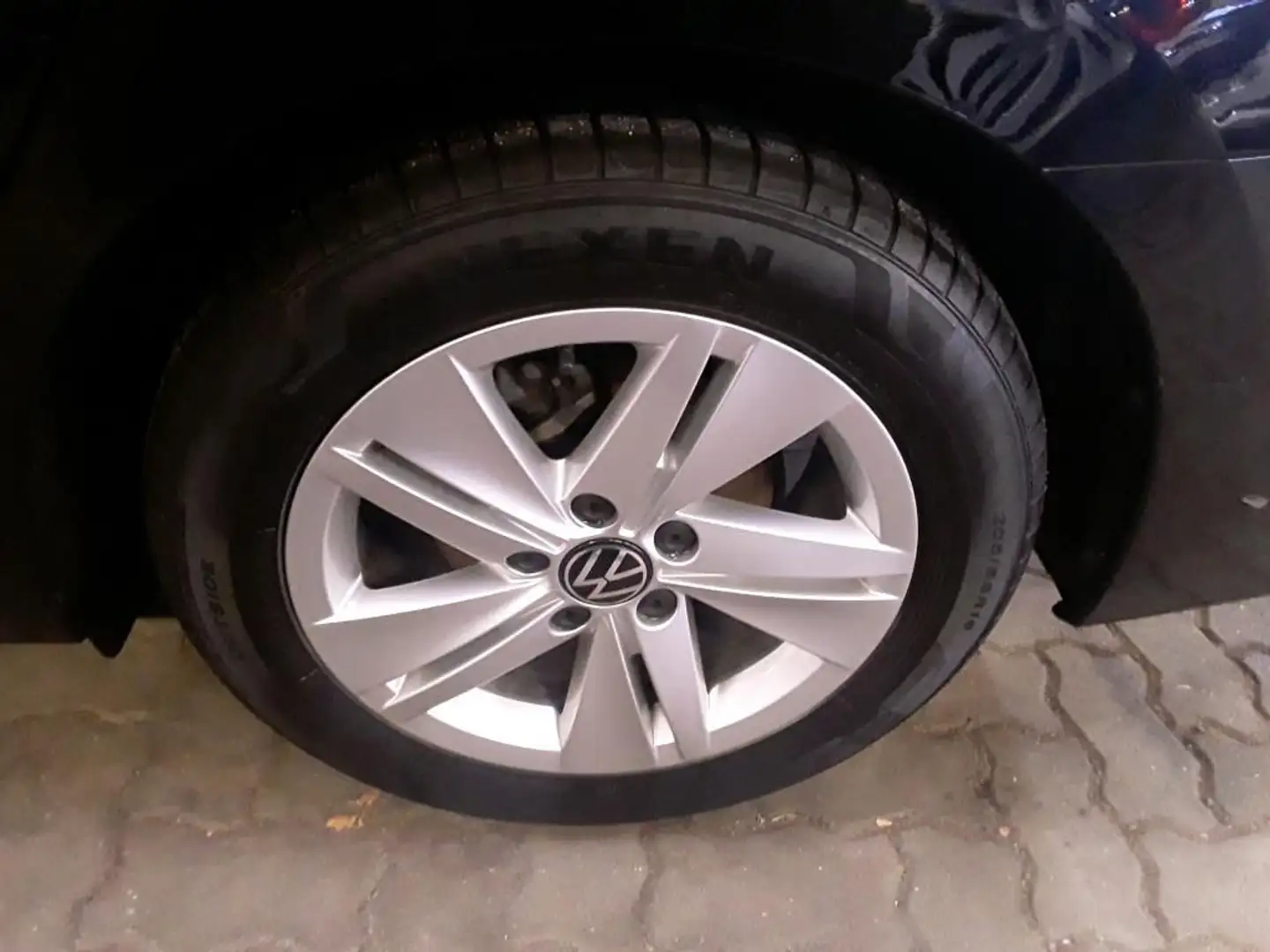 Vehicle image, number 11