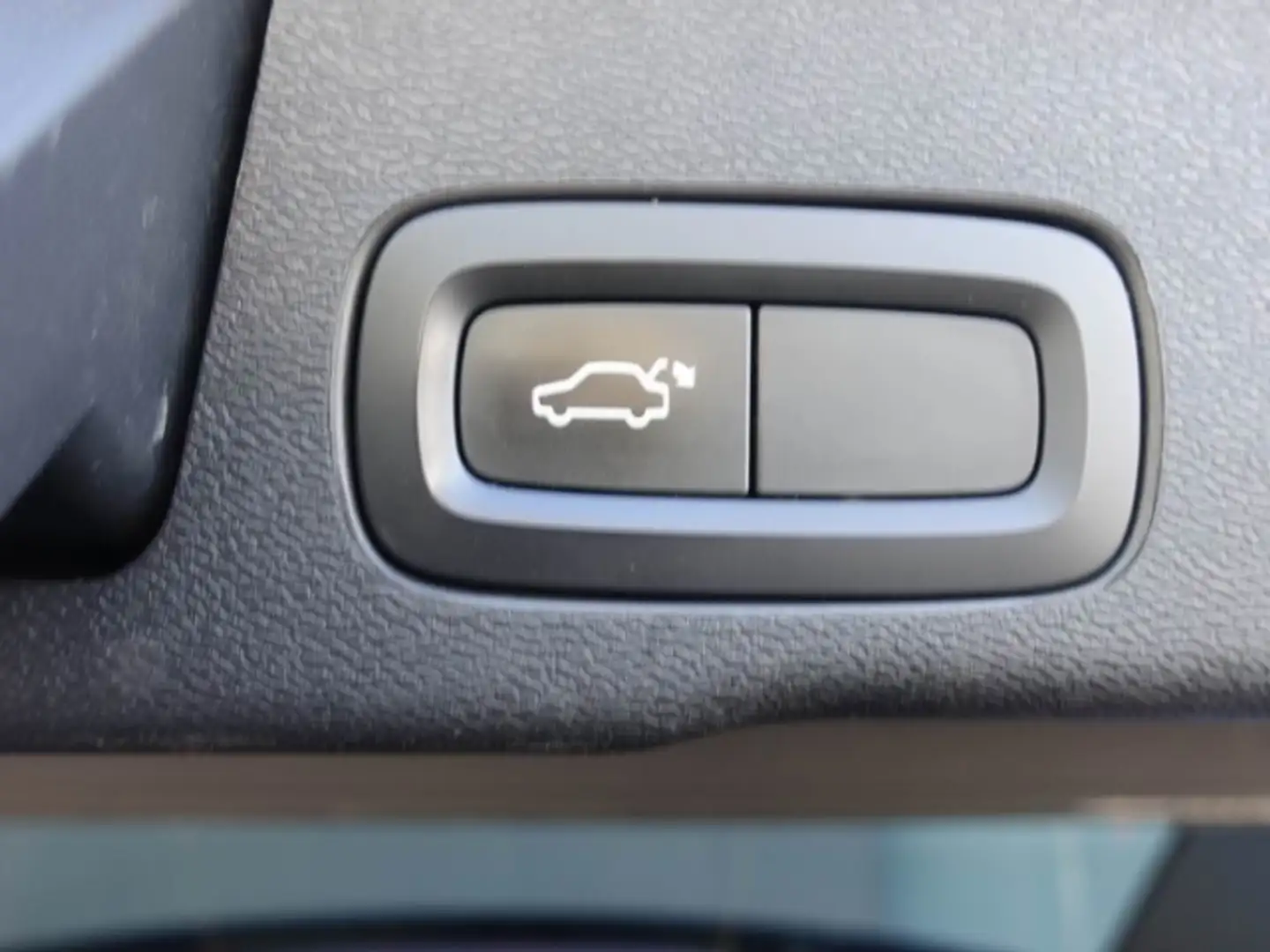Vehicle image, number 12