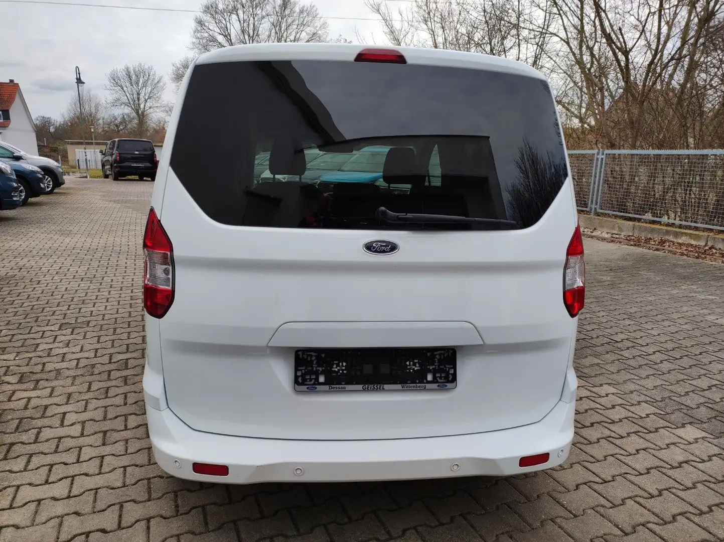 Vehicle image, number 4