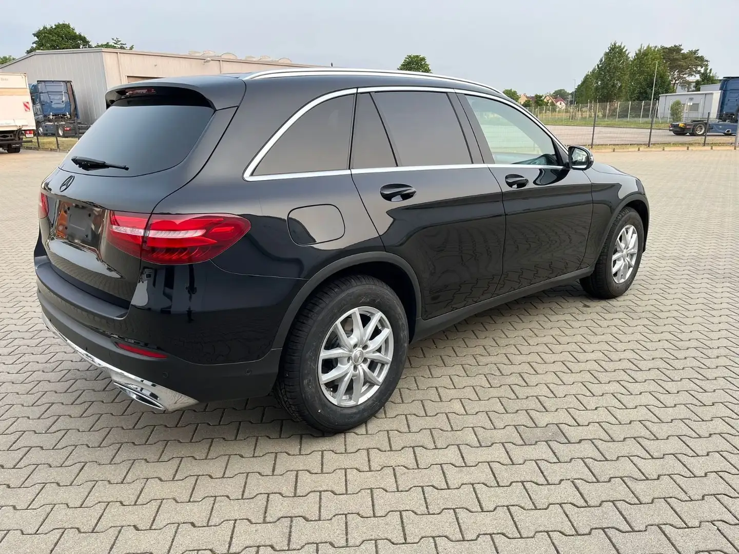 Vehicle image, number 4
