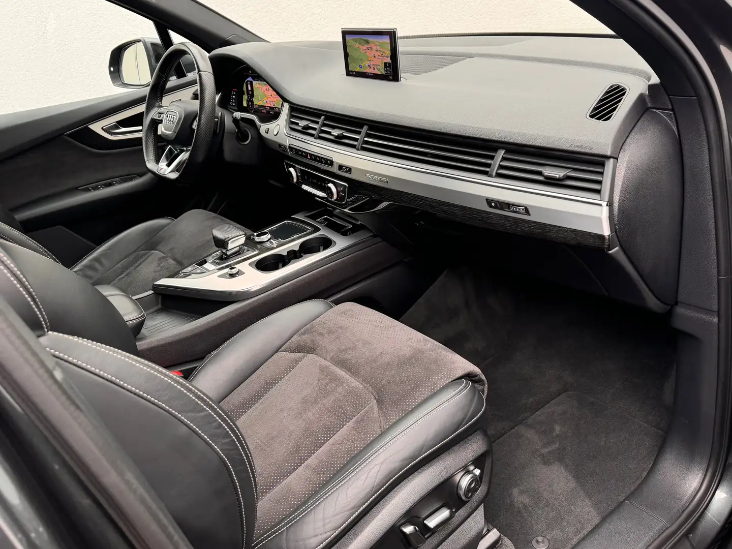 Vehicle image, number 8