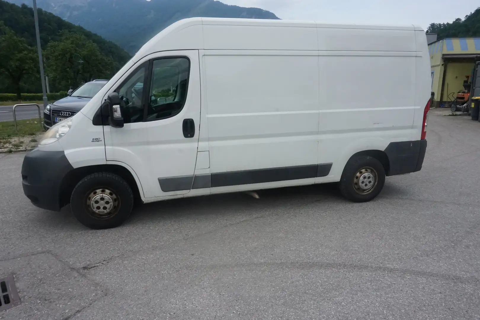 Vehicle image, number 4