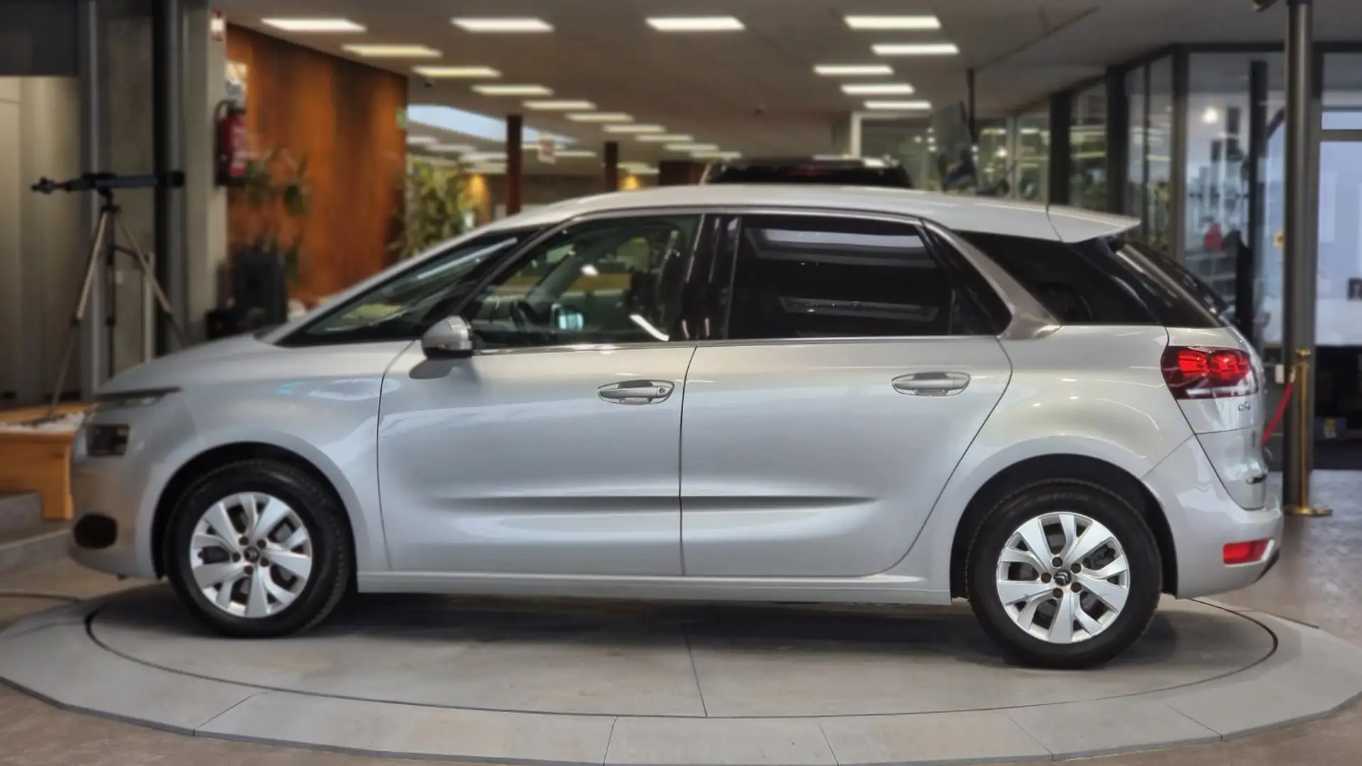 Vehicle image, number 5