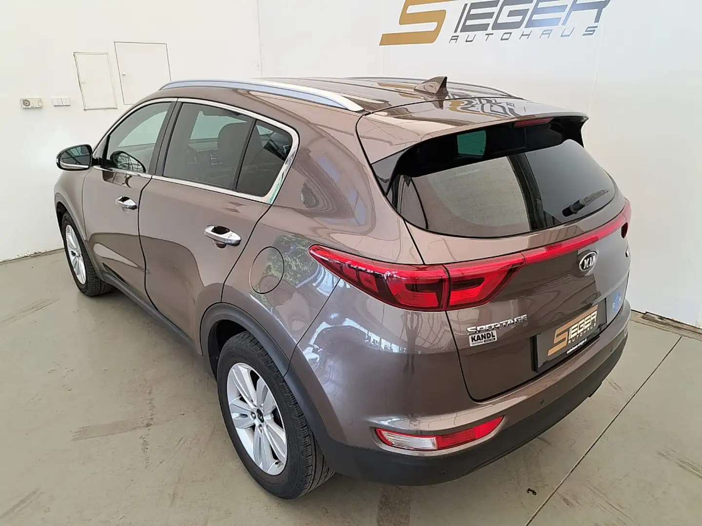 Vehicle image, number 7