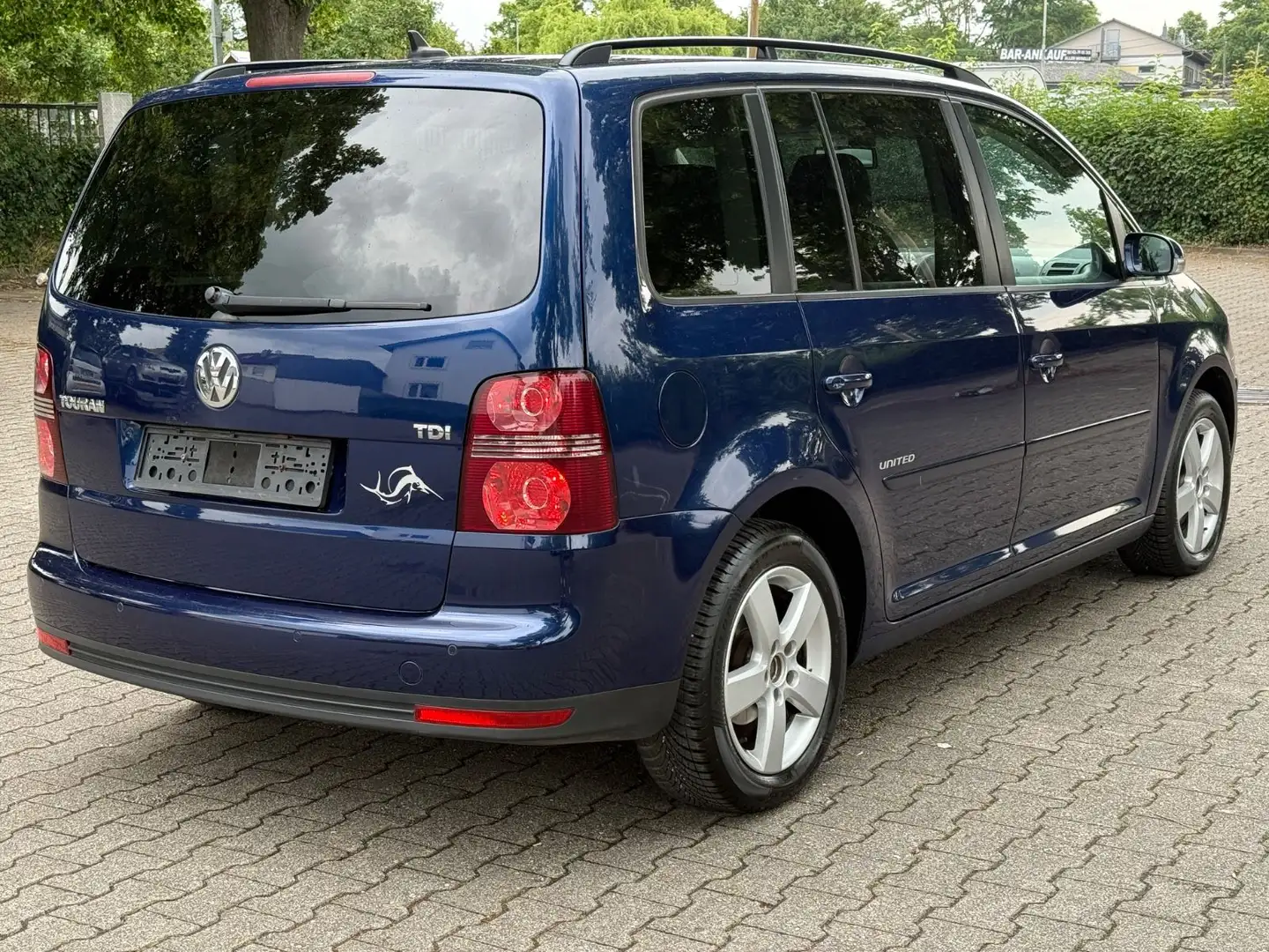 Vehicle image, number 6