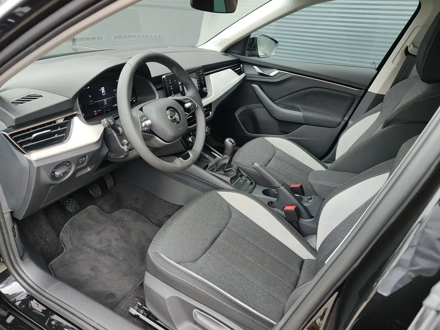 Vehicle image, number 6
