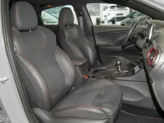 Vehicle image thumbnail, number 4