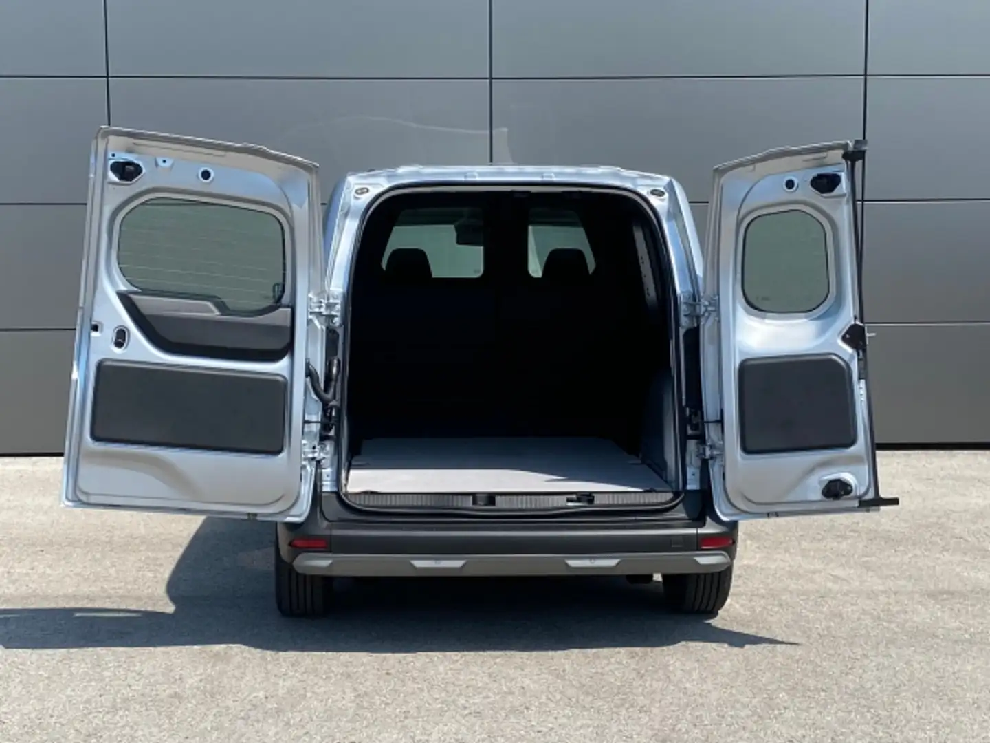 Vehicle image, number 6