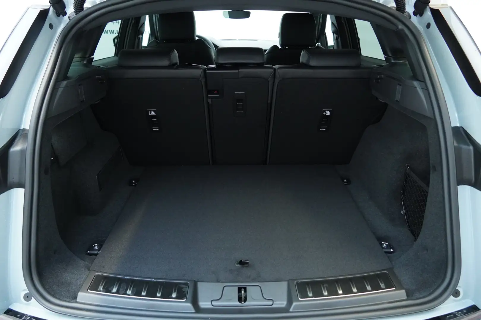 Vehicle image, number 13