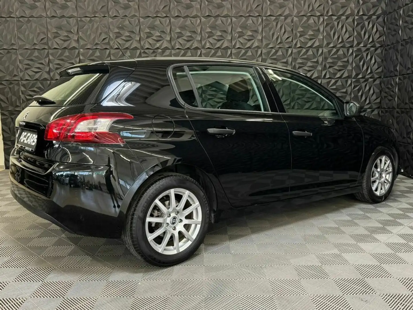 Vehicle image, number 10
