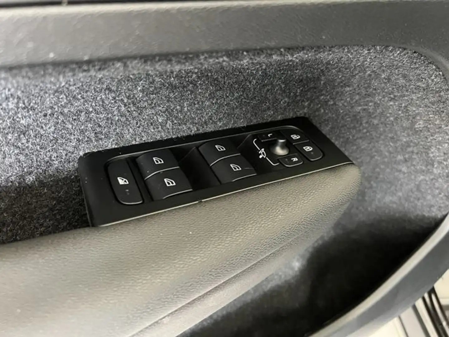 Vehicle image, number 17