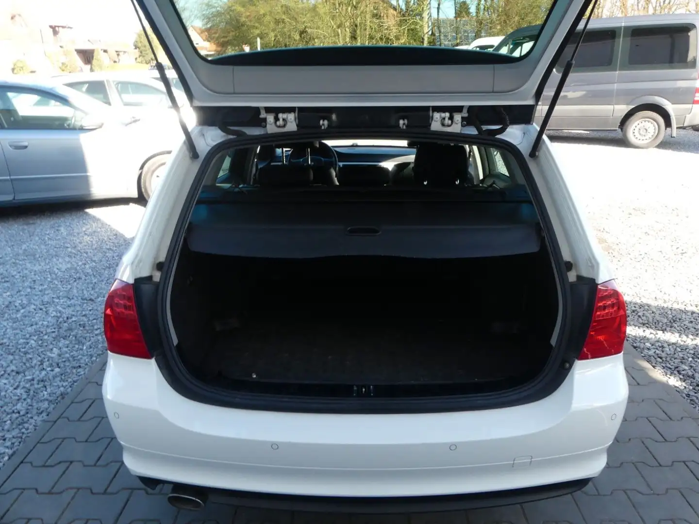 Vehicle image, number 13