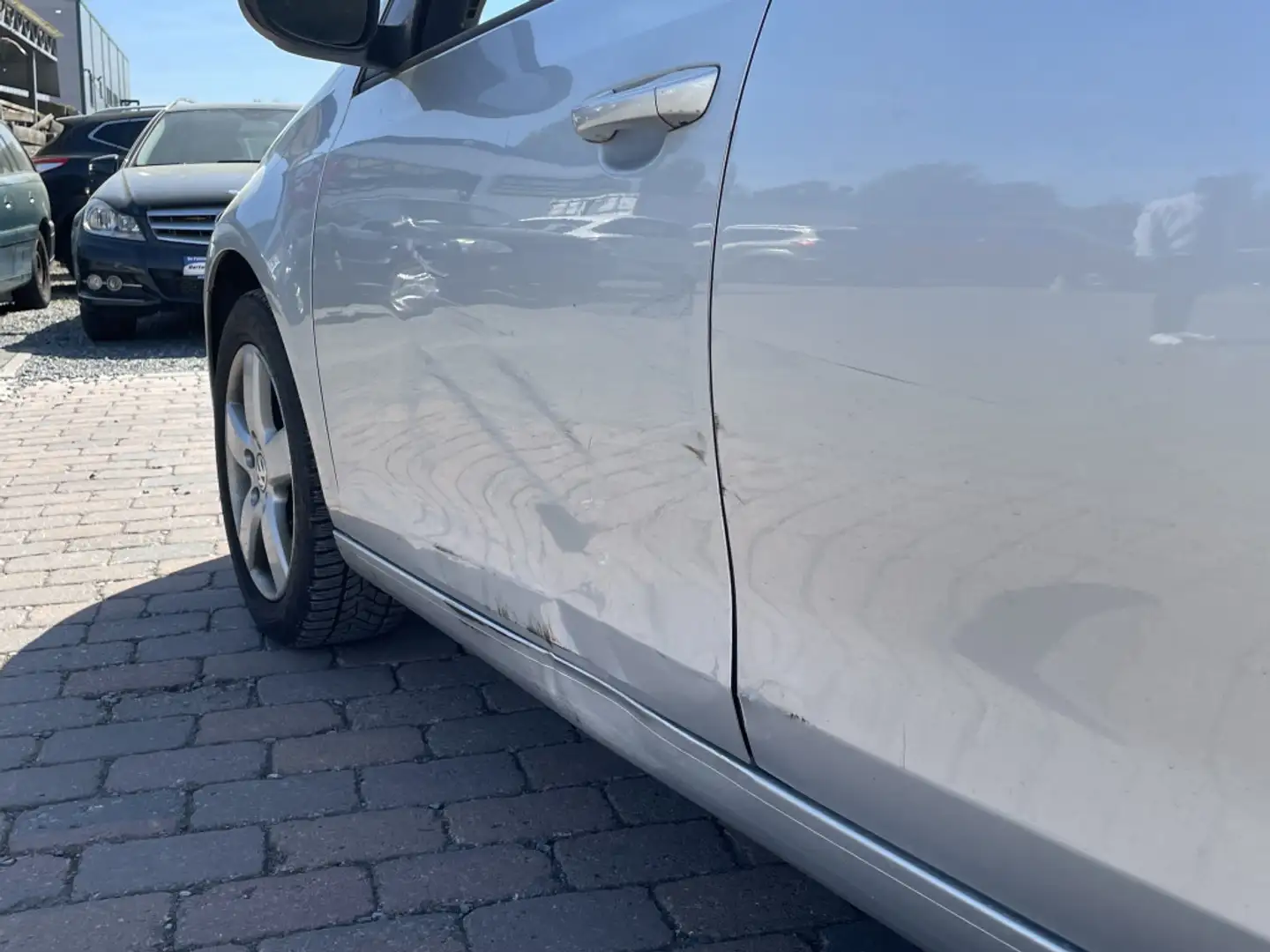 Vehicle image, number 4