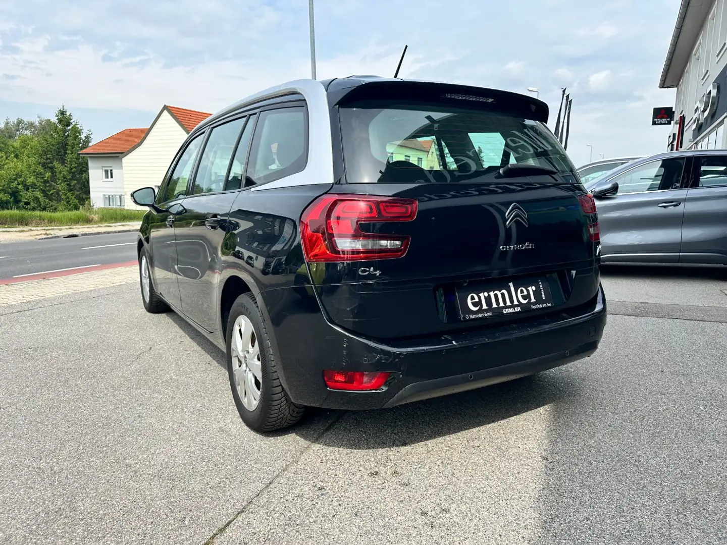Vehicle image, number 4