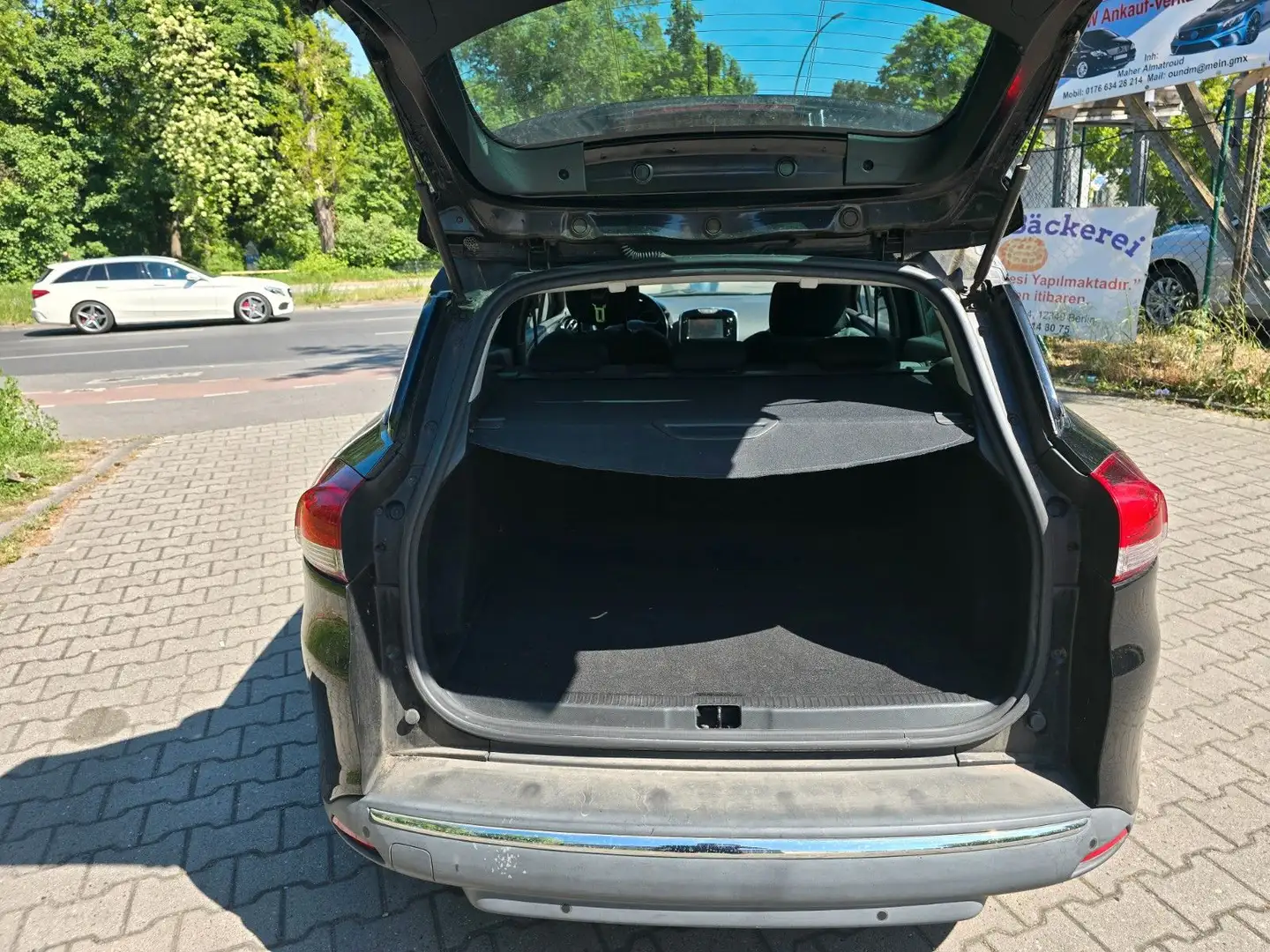 Vehicle image, number 9