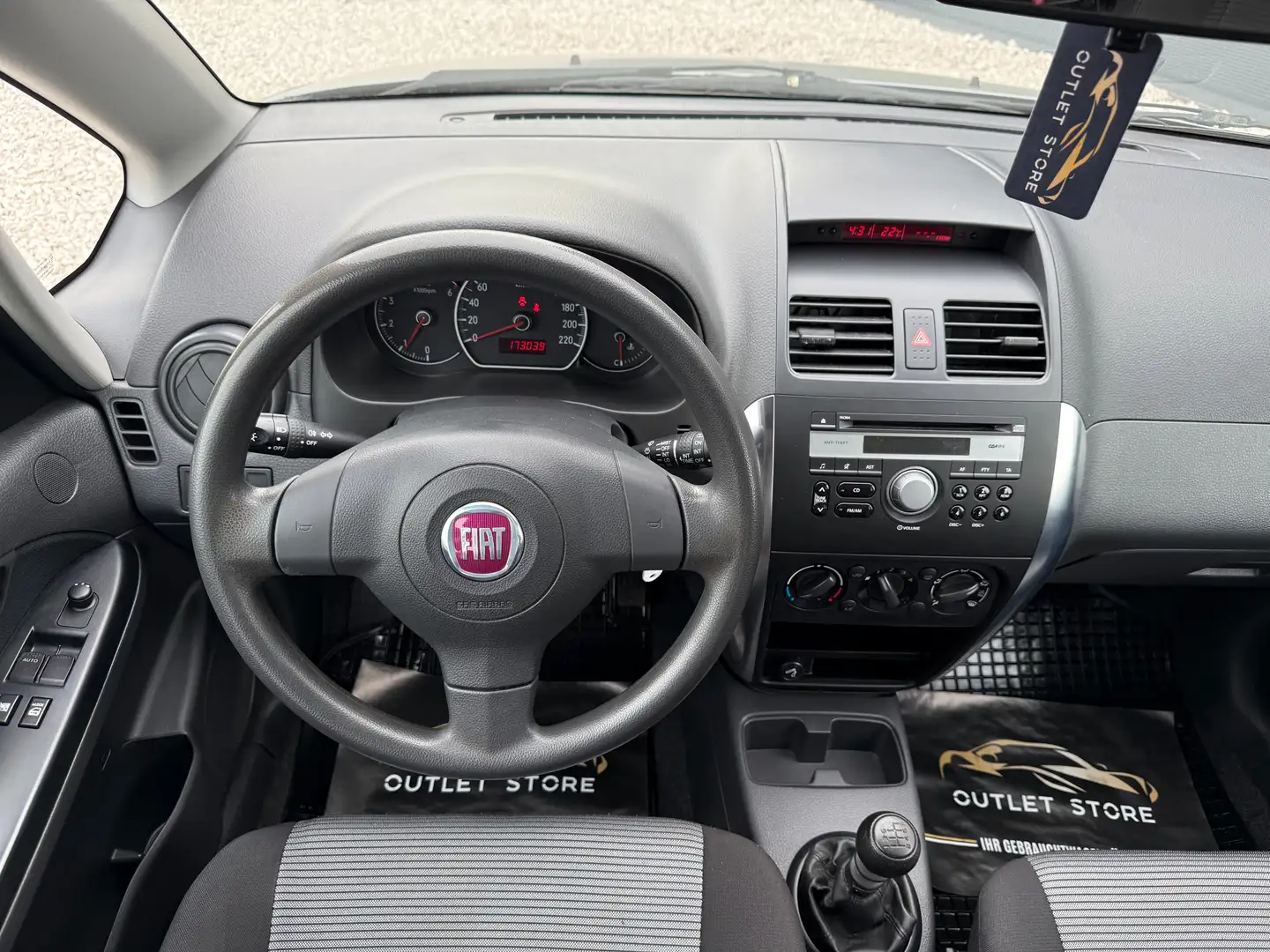 Vehicle image, number 13