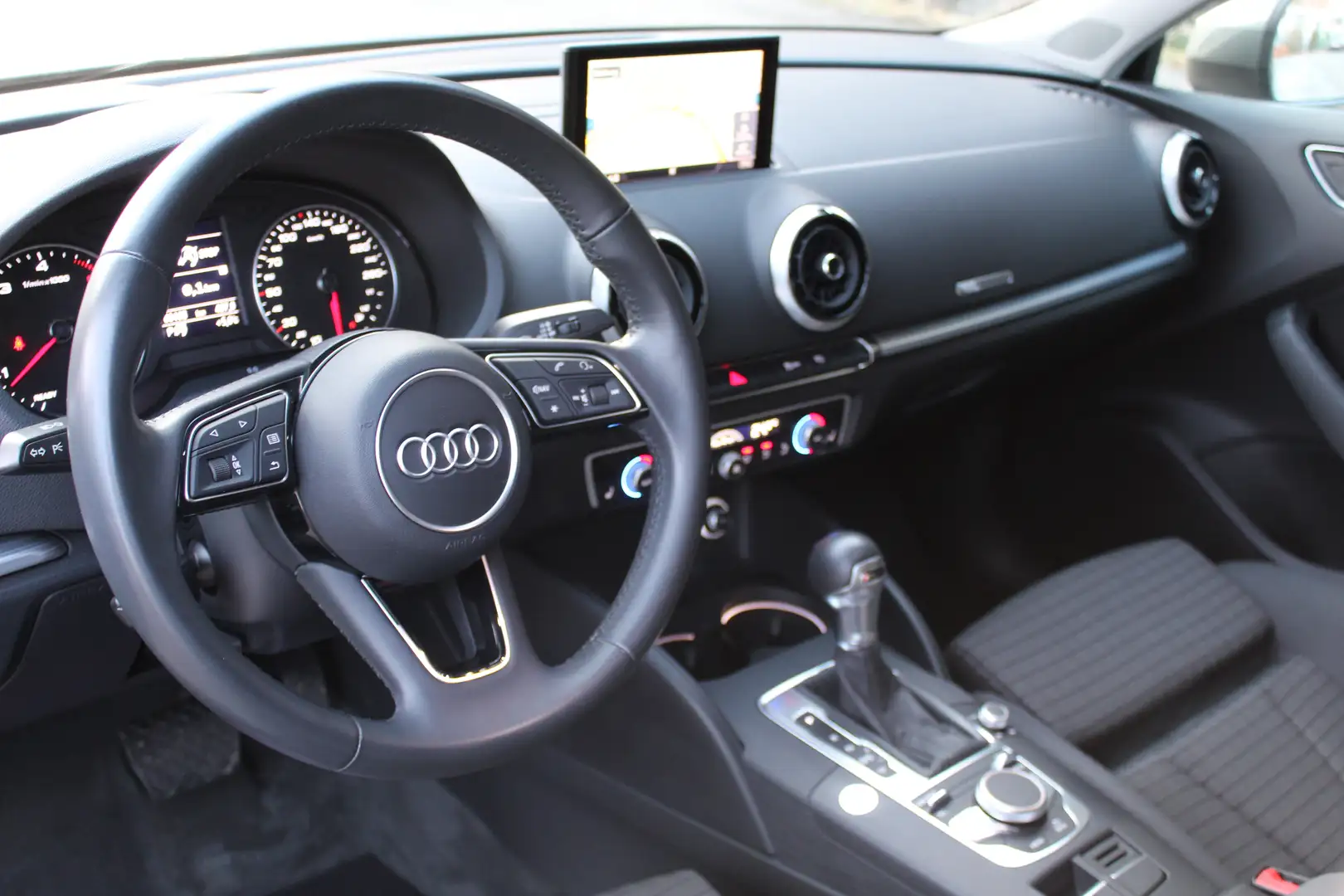 Vehicle image, number 7