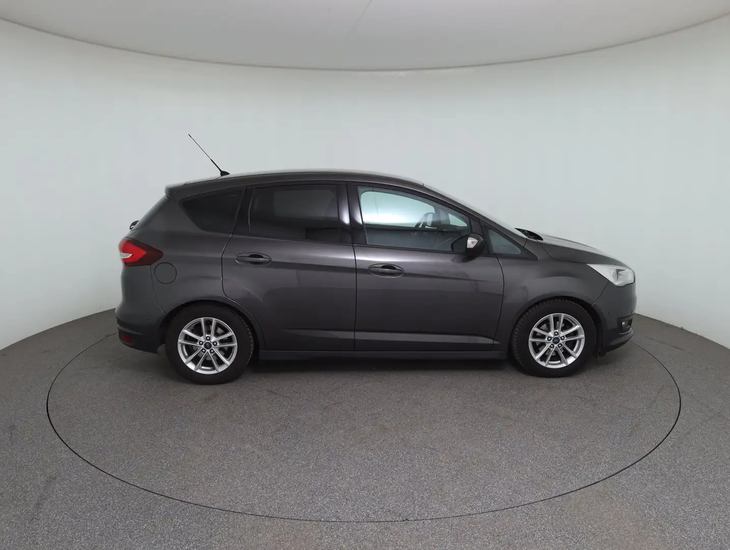 Vehicle image, number 4