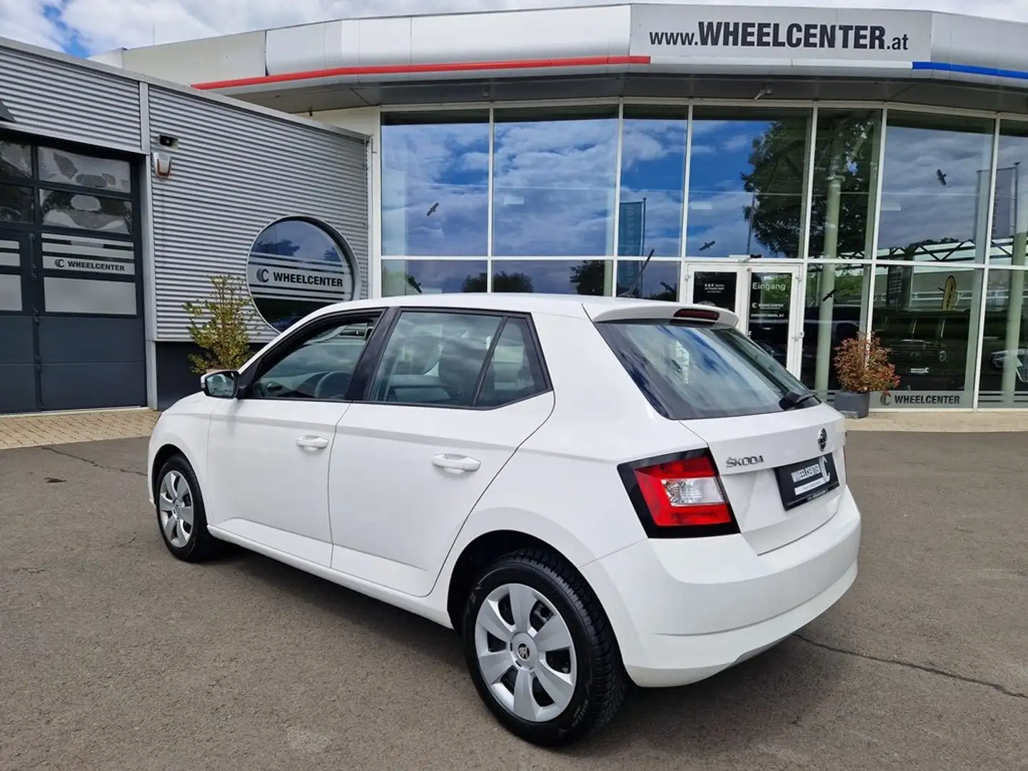 Vehicle image, number 9