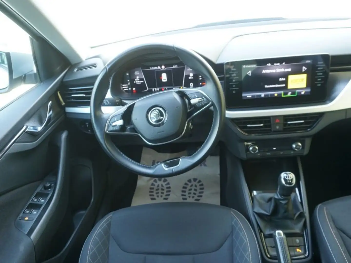 Vehicle image, number 8