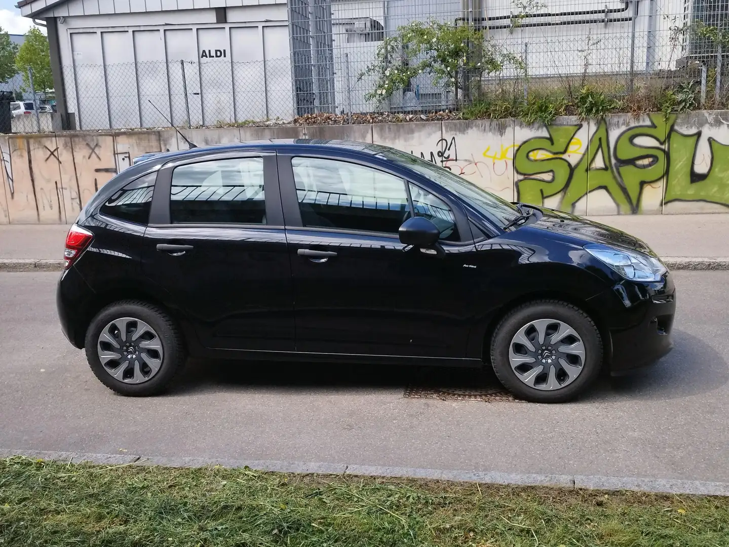 Vehicle image, number 4