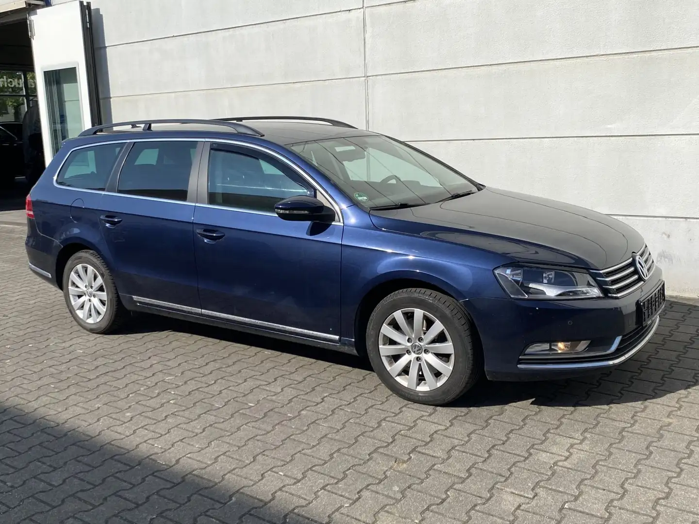 Vehicle image, number 6