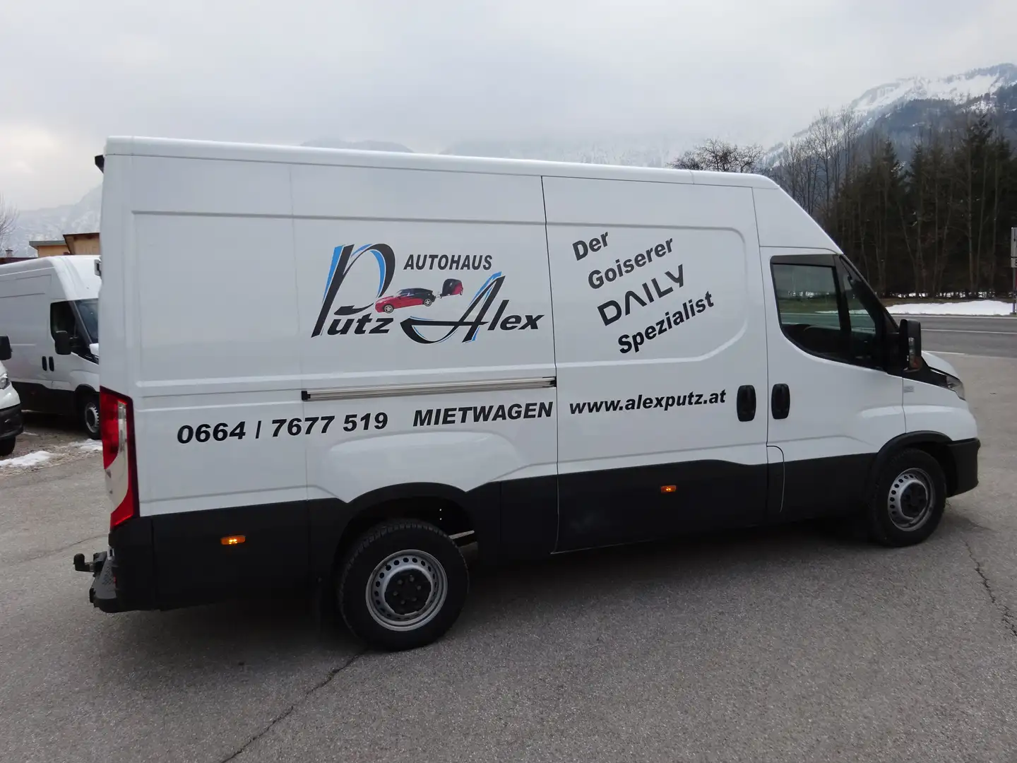 Vehicle image, number 6